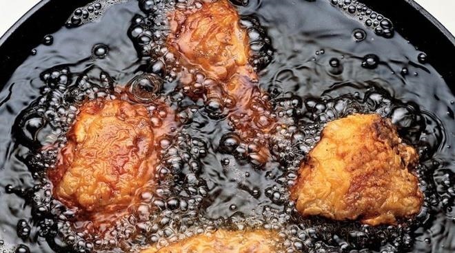 Không dùng dầu đã chiên lại nhiều lần